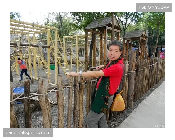 孔帕尼居然把自家后院改成小型训练场，早晨哨声一直响，隔壁阿姨看着还得装作没听见